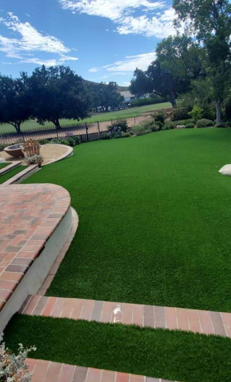 Green artificial turf