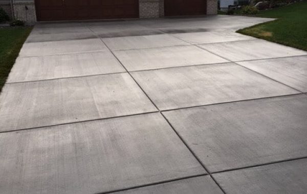 Concrete construction contractor