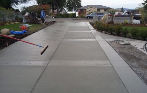 Concrete construction contractor